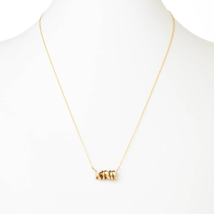 Delicacies Jewelry - Wholesale Halskettinghanger - Rotini Pasta Ketting, geelgoud verguld, door delicatessen sieraden - elke aankoop helpt honger te bestrijden! (Food Jewelry, Foodie Gift)