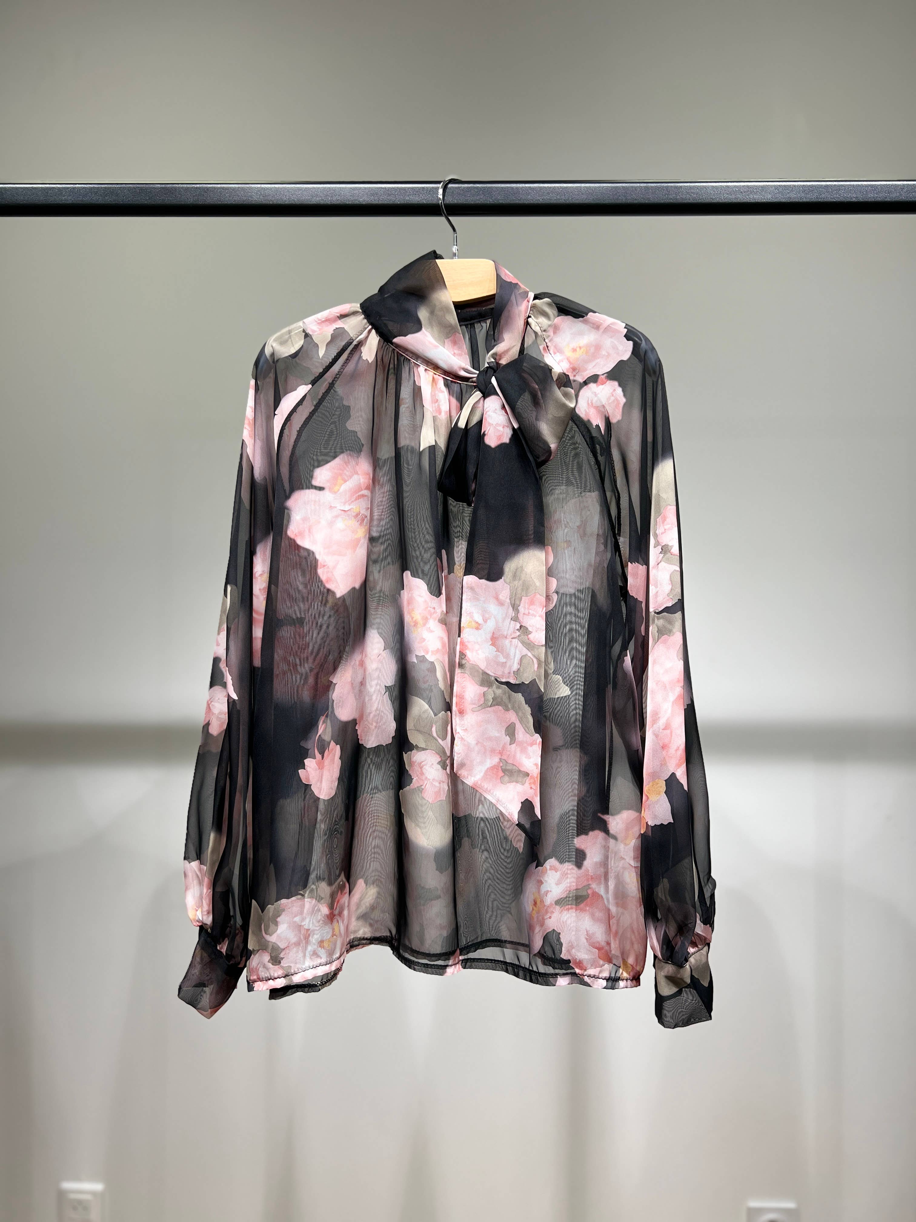 L'Emotion - Wholesale Blouse - Women's - Light Blouse with Asymmetrical Lavallière Collar and Floral Pattern2