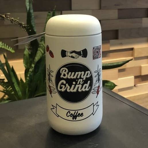 Tasse/thermos Carter B 'n G 12 oz pour la vente par Bump n Grind Coffee