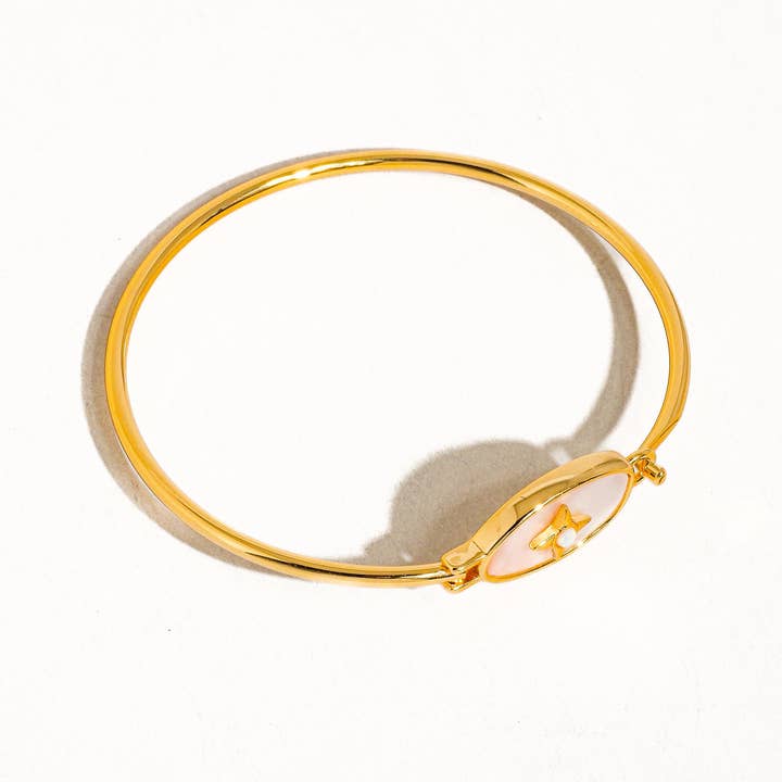 Aileen 18K Gold Vintage Star Shell Bangle for wholesale on Faire3