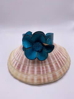 Shae's Resale – Engroshandel Flettet armbånd – Store imiteret læder blomst armbånd6