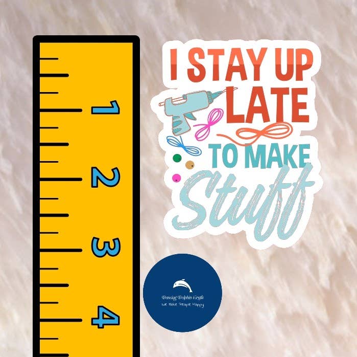 Dancing Dolphin Crafts – Engroshandel Klistermærke – Jeg bliver sent oppe for at lave ting - Crafty Vinyl Sticker - Maker9