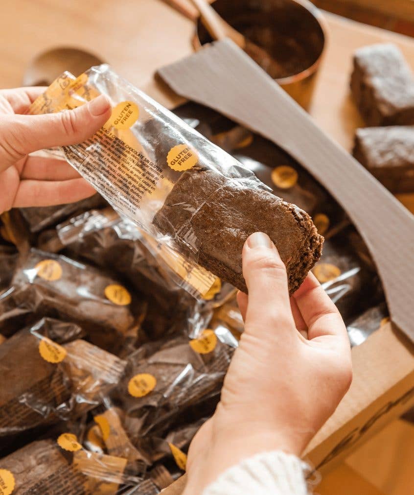 LA GRANJA FOODS 1959 - Wholesale Cake - (GLUTEN-FREE) Cocoa cake with chocolate chips1