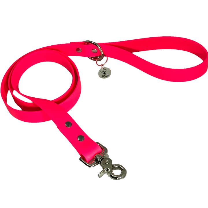 Laisse imperméable pour chien rose pour la vente par LUCK OF TUCK