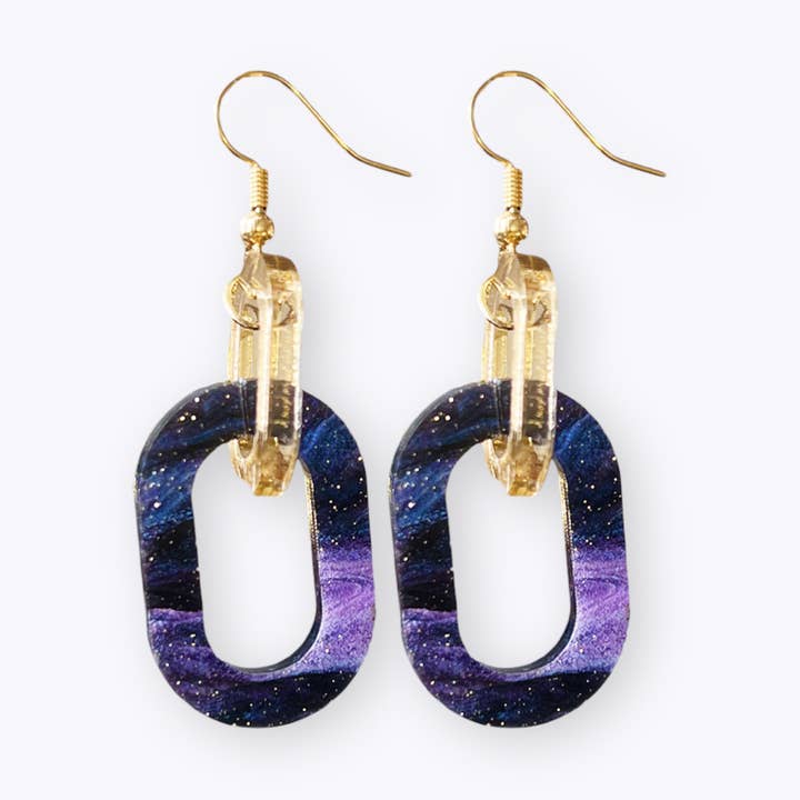 Catena in plastica riciclata dorata e cosmica scura per la vendita all'ingrosso da parte di All Things We Like