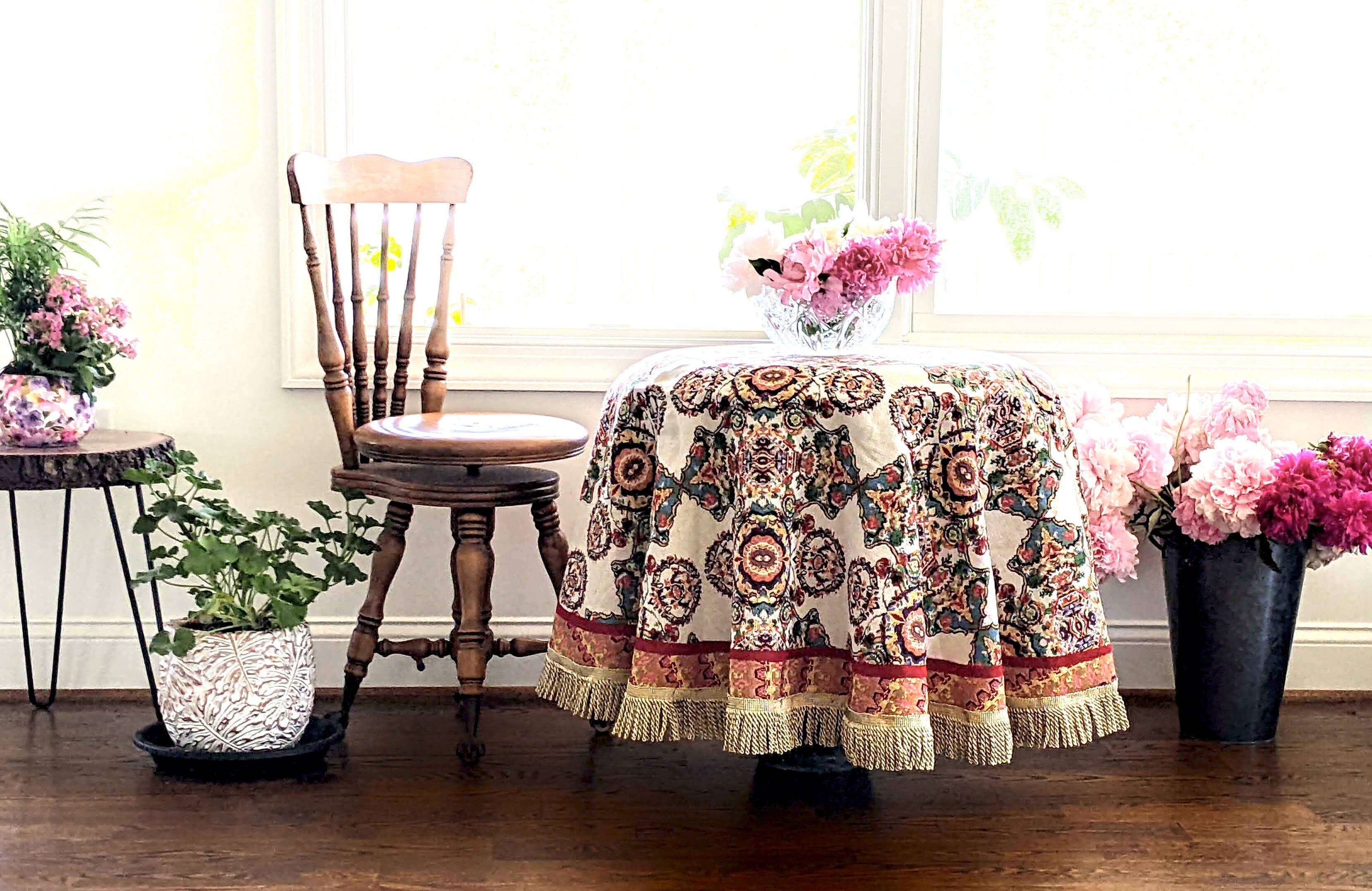 Tache Home Fashion - Wholesale Tablecloth - Tache Elegant Ivory Colorful Ornate Paisley Woven Tapestry Tablecloth (18193)1