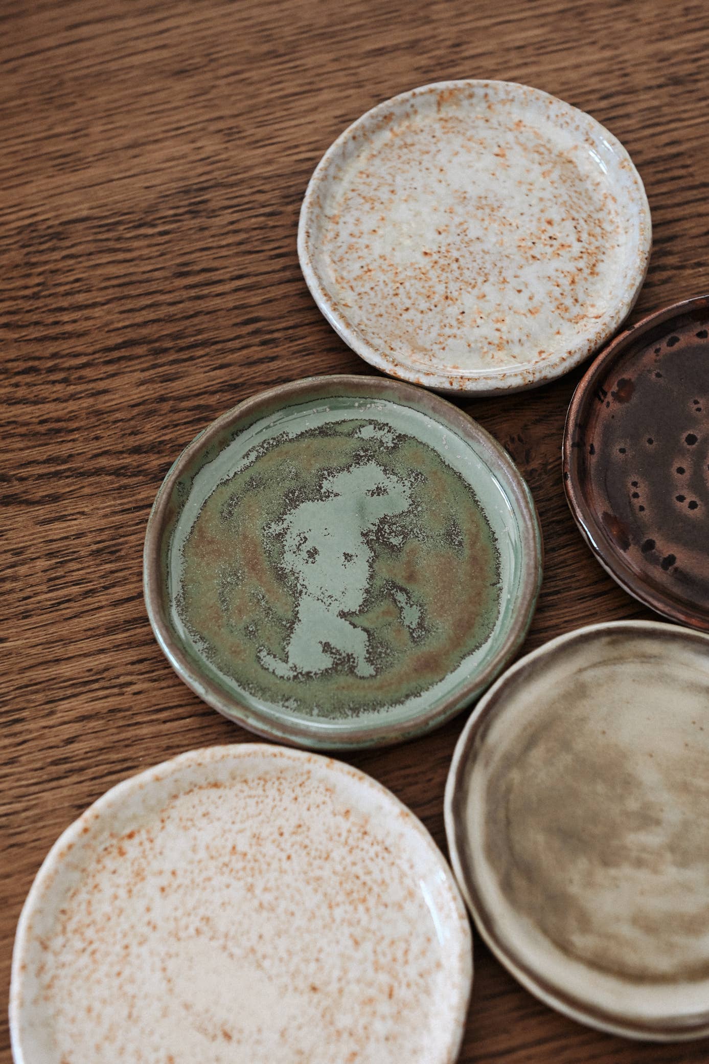 Studio ÜM – Großhandel Servierteller – Kleine handgefertigte Keramikplatten1