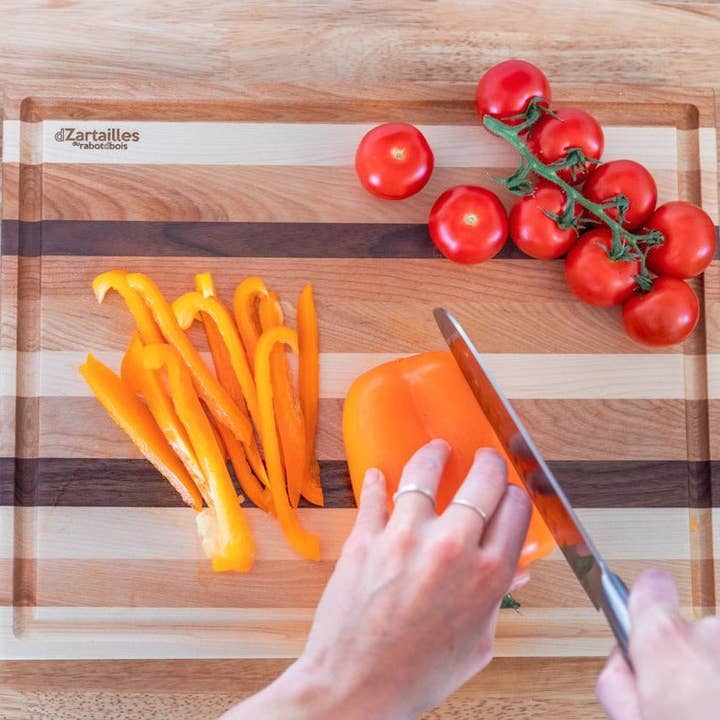 Wooden cutting board, the "D-Zartailles" with juice groove for wholesale by Printink Canada