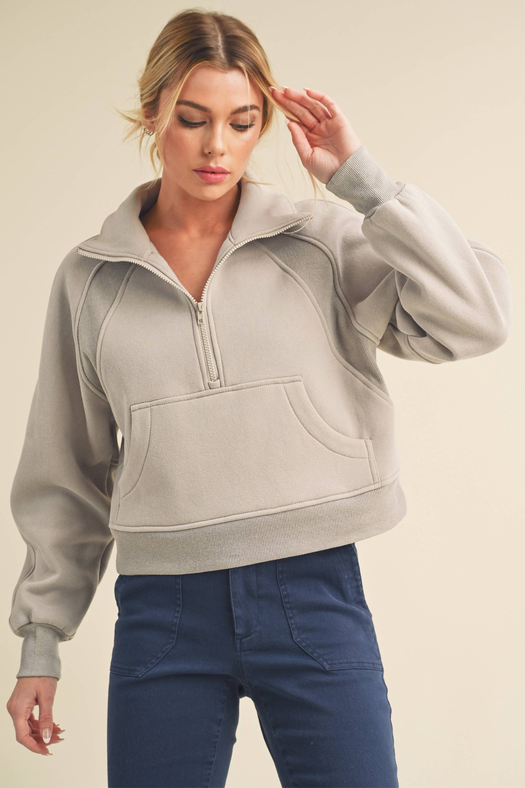 AEMI + CO - Wholesale Sweatshirt - Dames - 950CK Duif, trechterhals, halve ritssluiting, 24