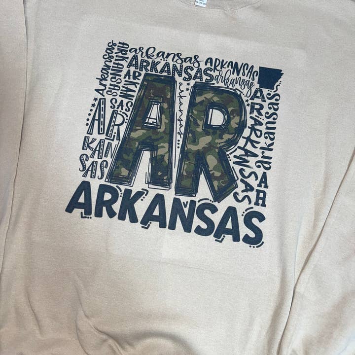 Arkansas | Camo | Molleton pour la vente par The Crown and Cradle Wholesale