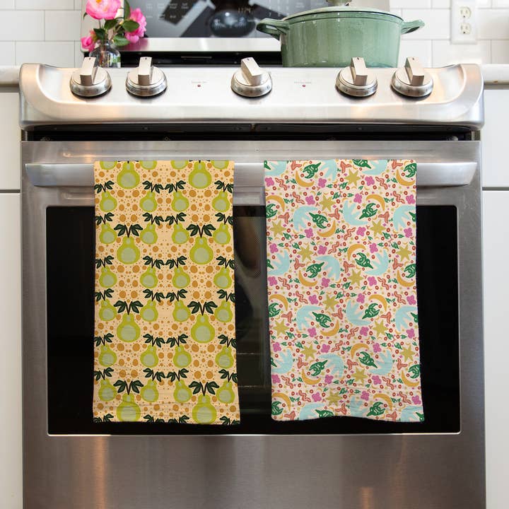 ENSEMBLE DE TORCHONS - ÉGAYER LES ESPRITS pour la vente par Jackie Adrian