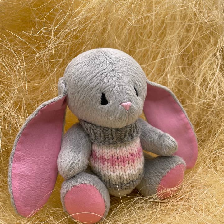 Frank and Bubby - Wholesale Stuffed/plush toy – Kids & baby - Bunny in a sweater1