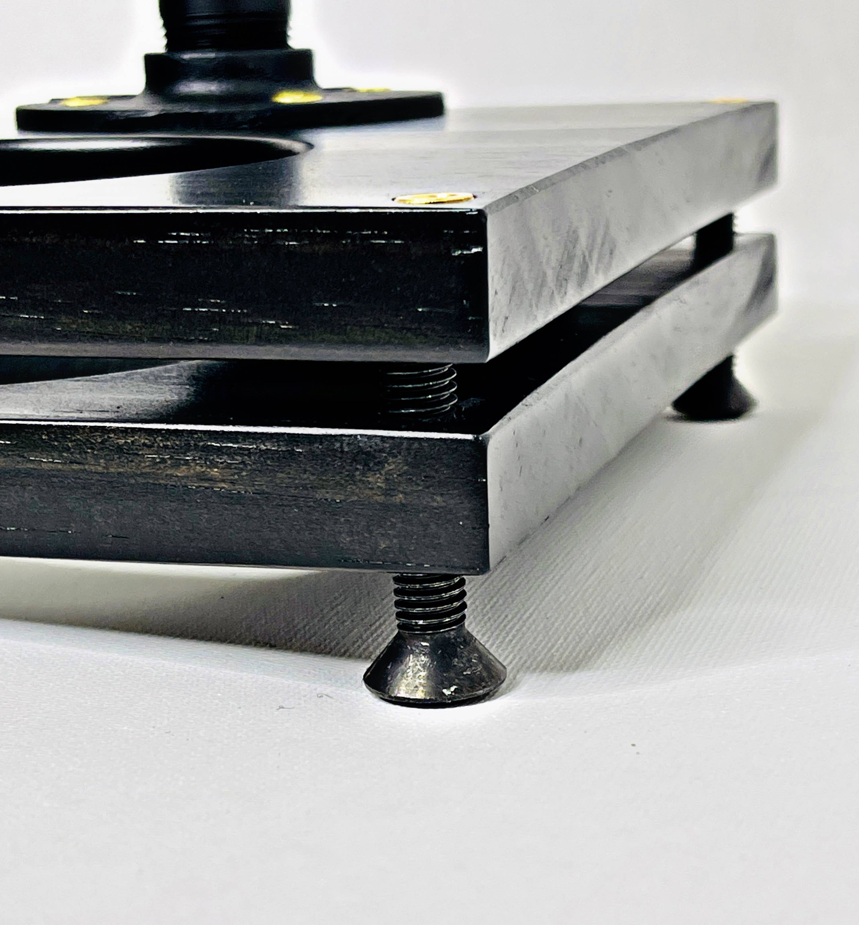 Fifty1st - Wholesale Accent/Desk Lamp - Skull Table Lamp “Max Gold”4