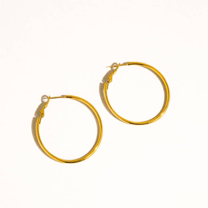 Flânerie by MAIQ - Wholesale Hoop Earrings - Eska 18K Gold Non-Tarnish Classic Thin Hoop Earring8
