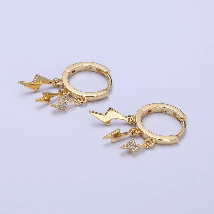 OS Guld Triple Clear Micro Paved CZ Lynet Dingle Drop 14mm Huggie Øreringe | AB245 for engroshandel hos Aim Eternal