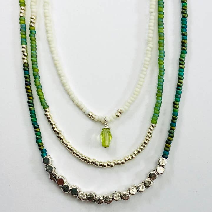 Grønne Triple Beaded Halskæde Sæt - Peridot for engroshandel hos Sarah Crawford Handcrafted