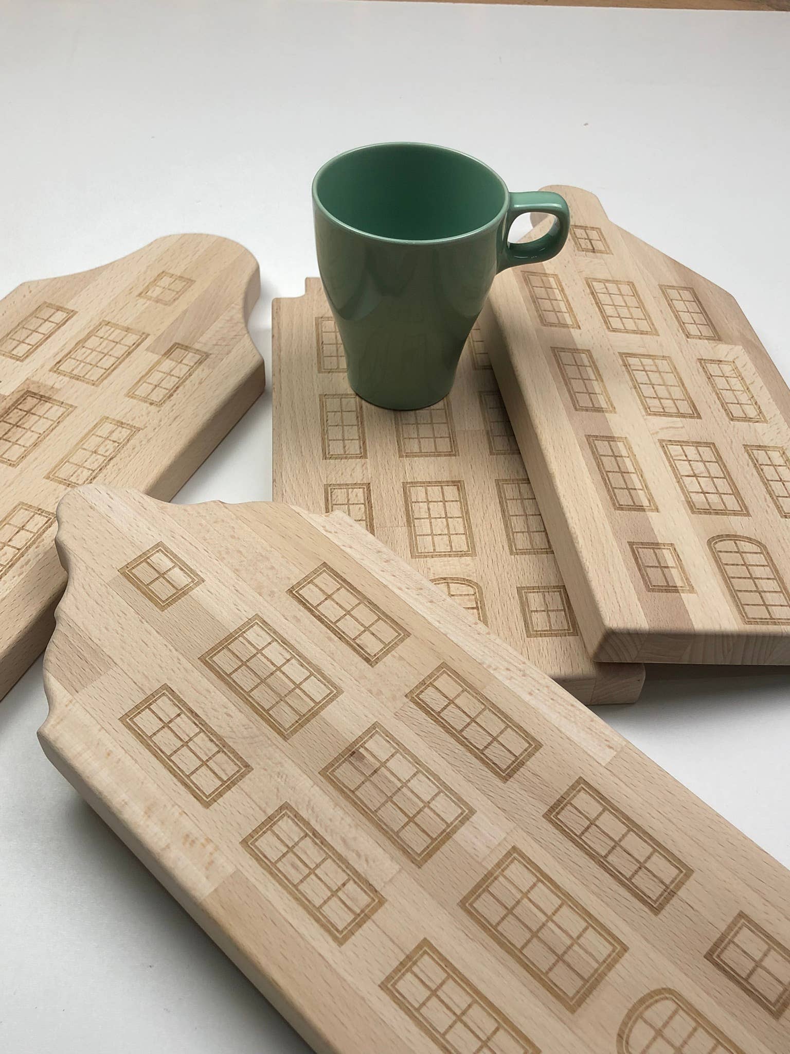 Woodbe – Engroshandel Ostebræt – Skærebræt i bøgetræ formet som et hus2