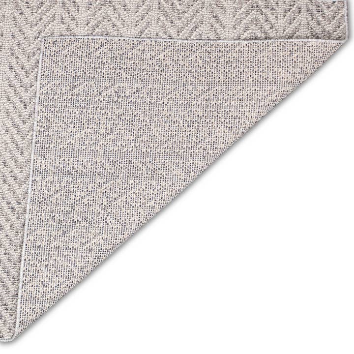 Liora Manne Dunes Chevron Indoor/Outdoor Area Rug Silver for wholesale on Faire3