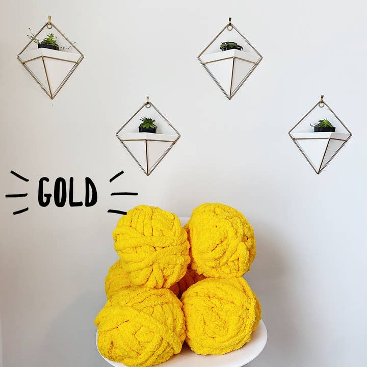 Couverture en tricot épais en or pour la vente par Comfy Sunday