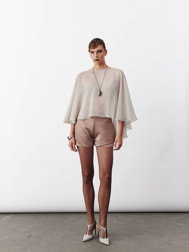 Shorts Mini Satin Maude pour la vente par NAZLI CEREN