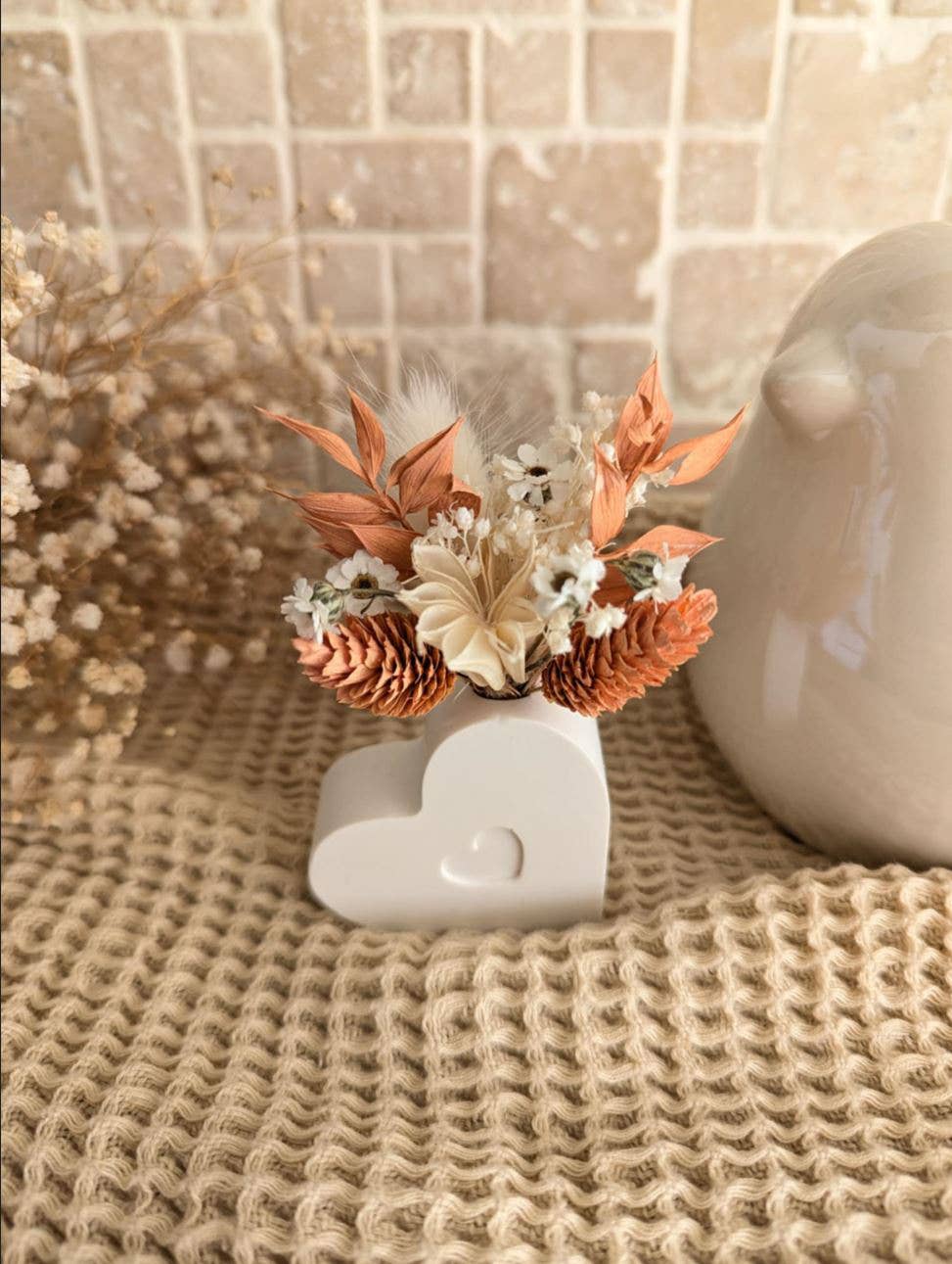 Maison Oline - Wholesale Decorative Tabletop Object - Jesmonite Heart + Dried Flowers6