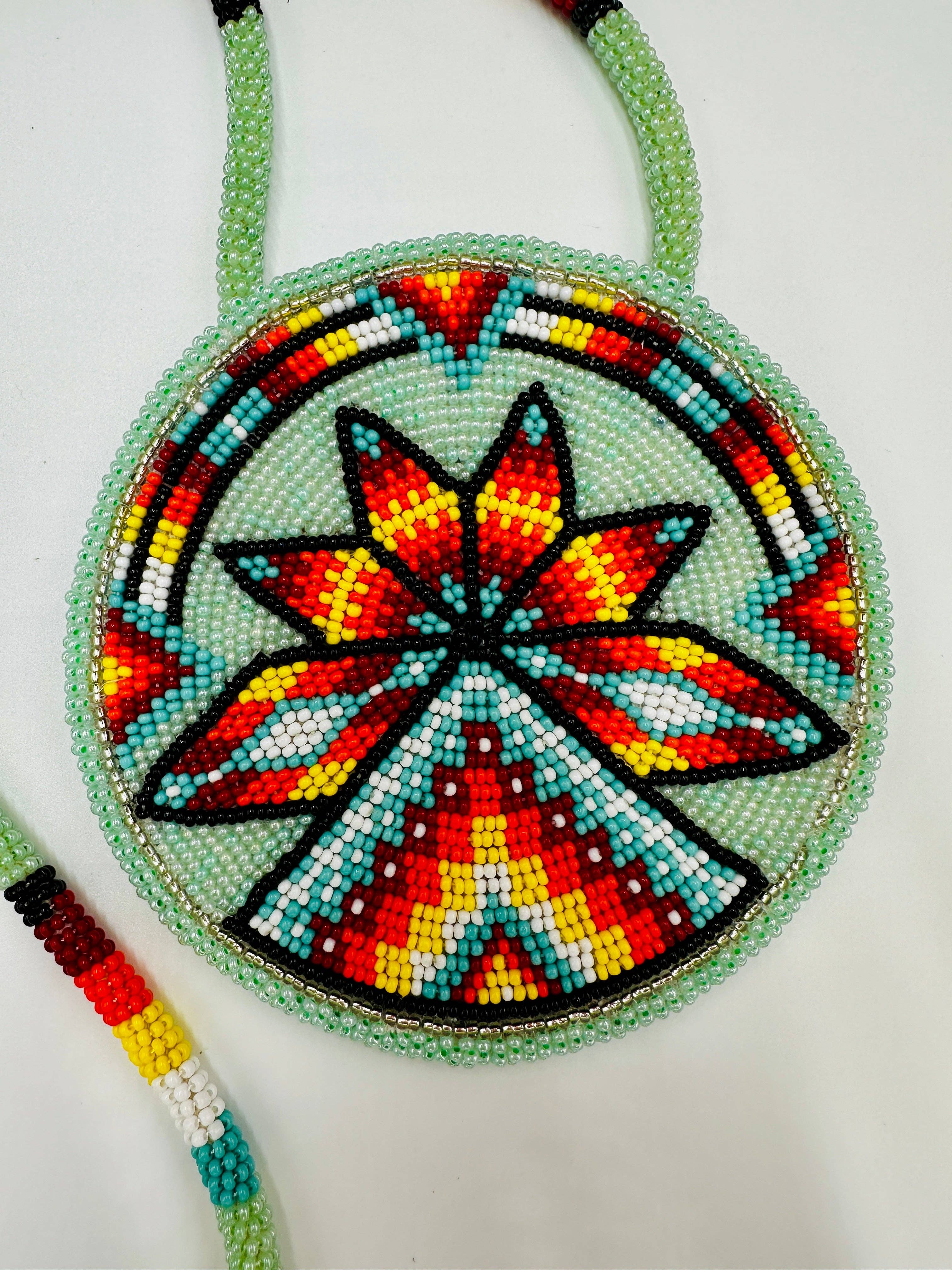 BEADS CORNER – Conjunto de joias por atacado – Conjunto de Colar e Brincos com Pendente de Tenda de Fogo Verde Claro com Missangas e Explosão Solar2