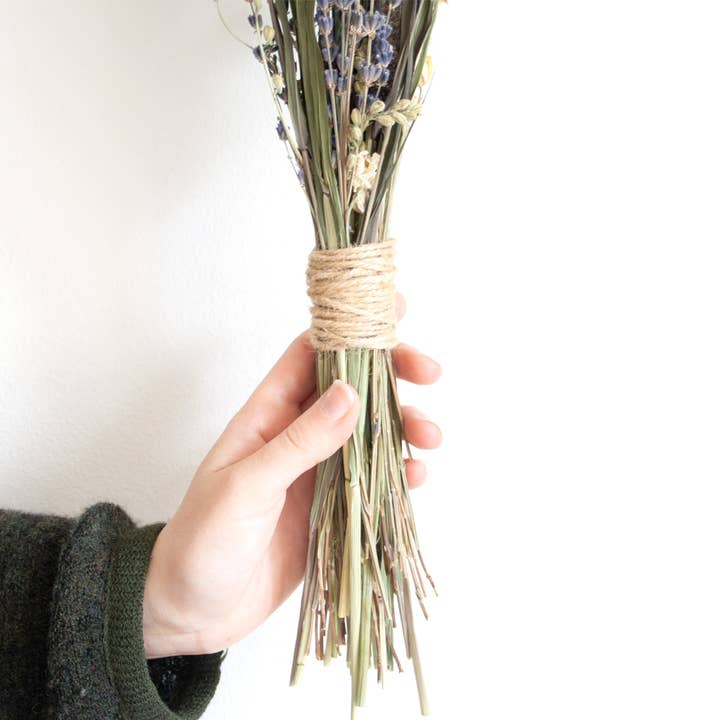 Ellbea Studio - Wholesale Dried/Pressed Flowers - Lavender & Wheat Bouquet1