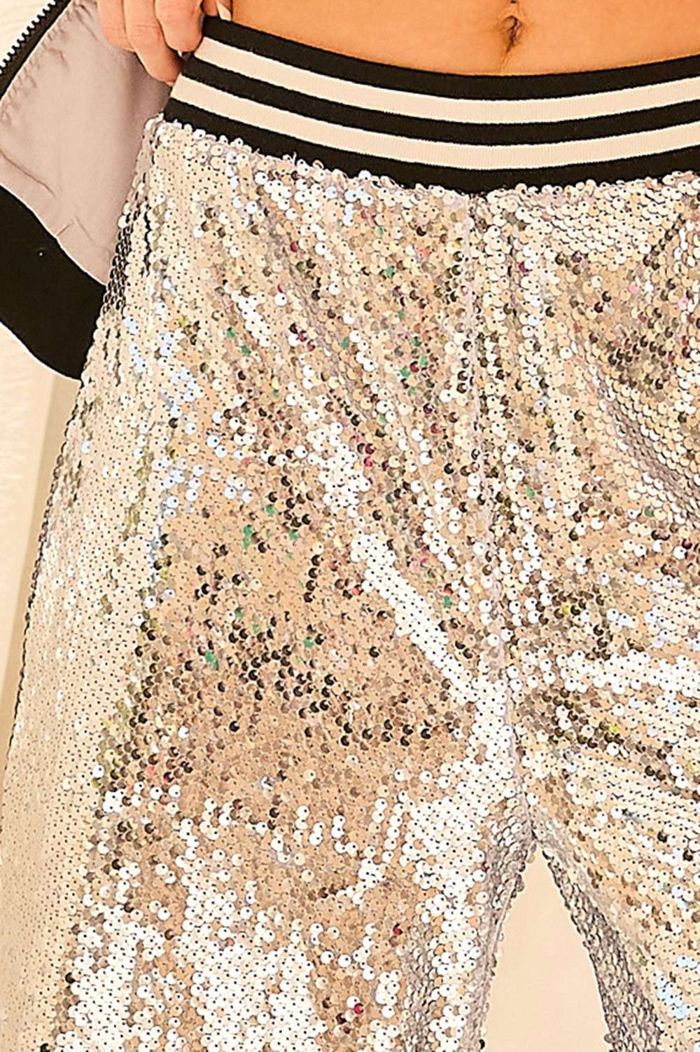 Main Strip – Großhandel Hose – Damen – Hose mit elastischem Bund und Glockenpailletten und weitem Beinschnitt9