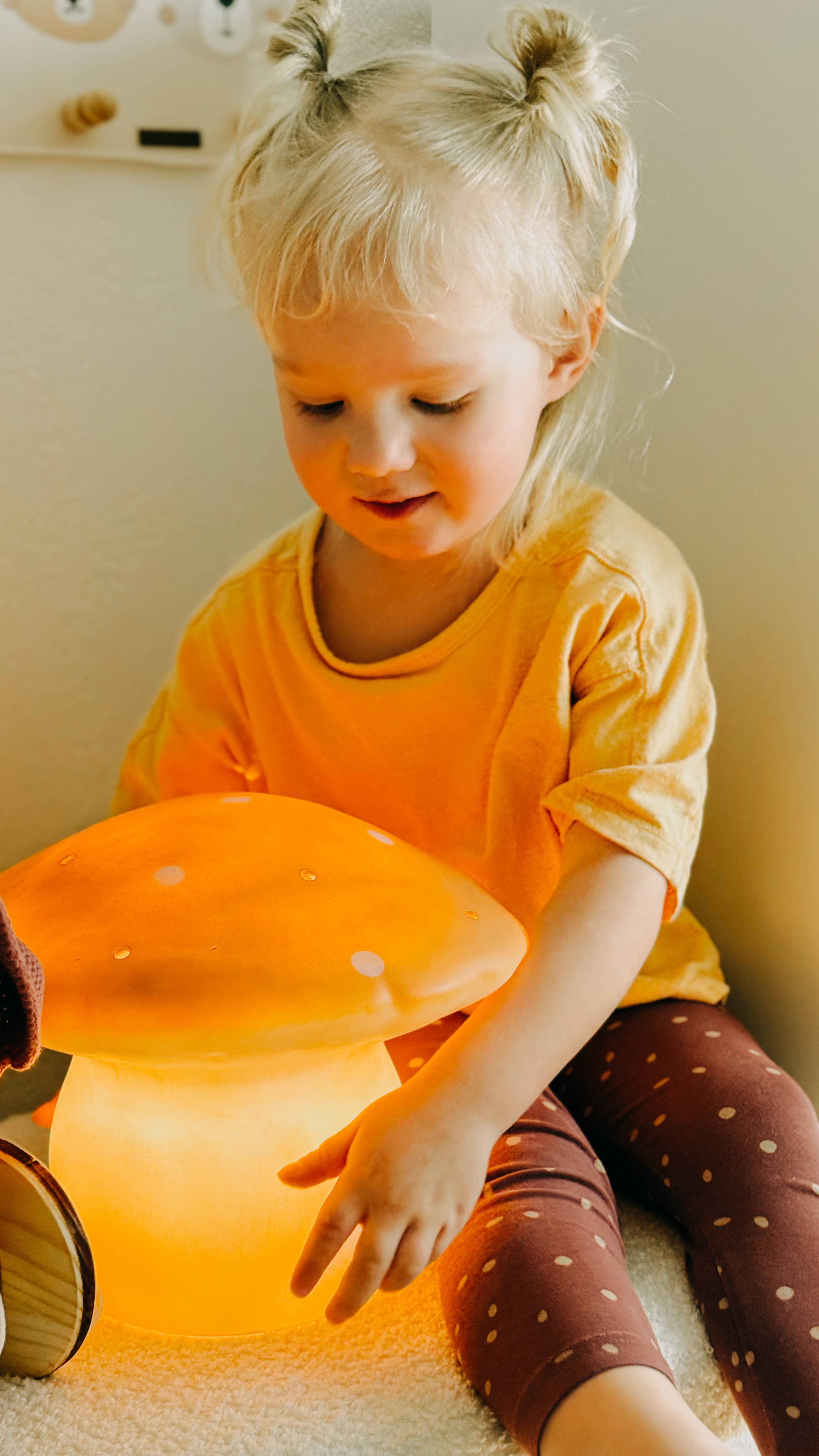 Egmont - Wholesale Figurine Lamp - Large Gold Mushroom Lamp with Plug3