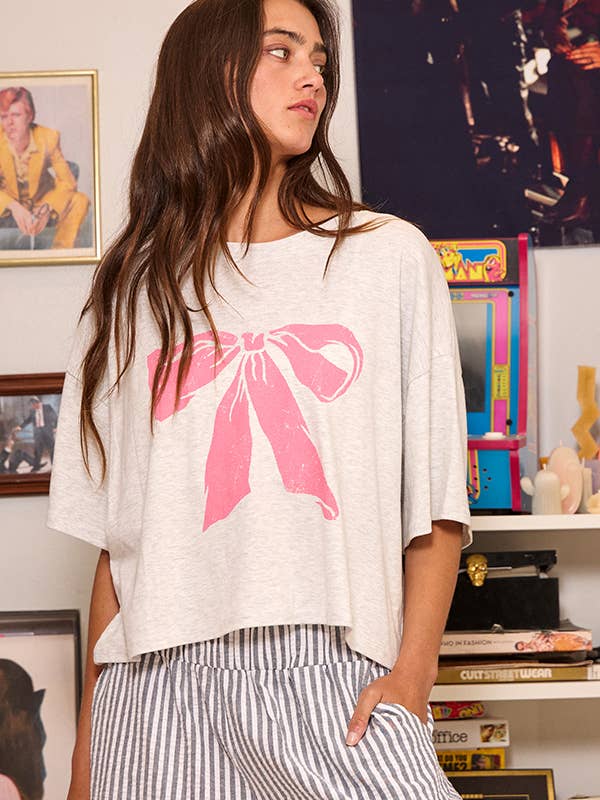 Gris chiné Haut court carré en jersey graphique « BOW » T1754E en vente sur Faire1