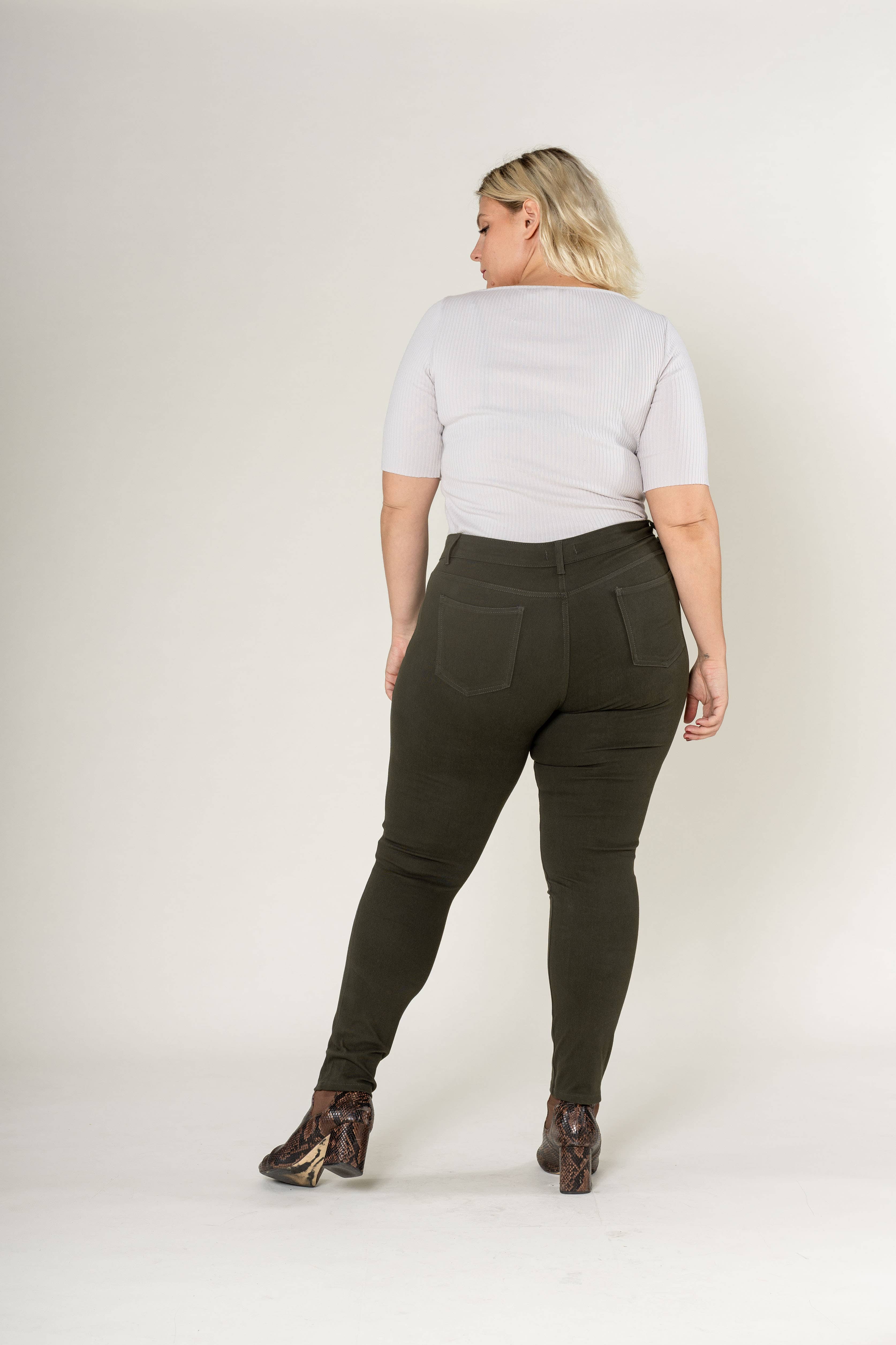 Nina Carter - Wholesale Fashion Leggings - Women's - Curve plus size stretch Legging/Jegging with Zip A0057