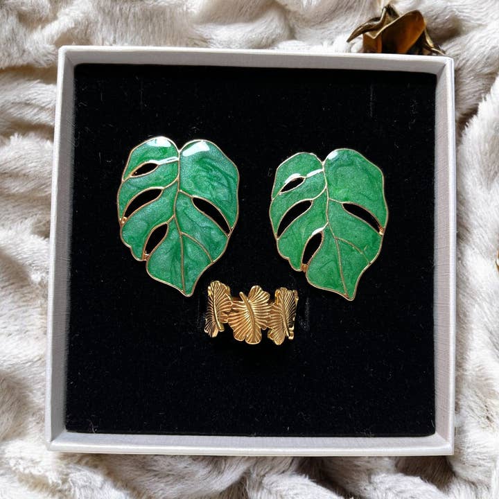 Smyckeset - ring och örhängen - guldpläterat stål för wholesale av TOURMALYN