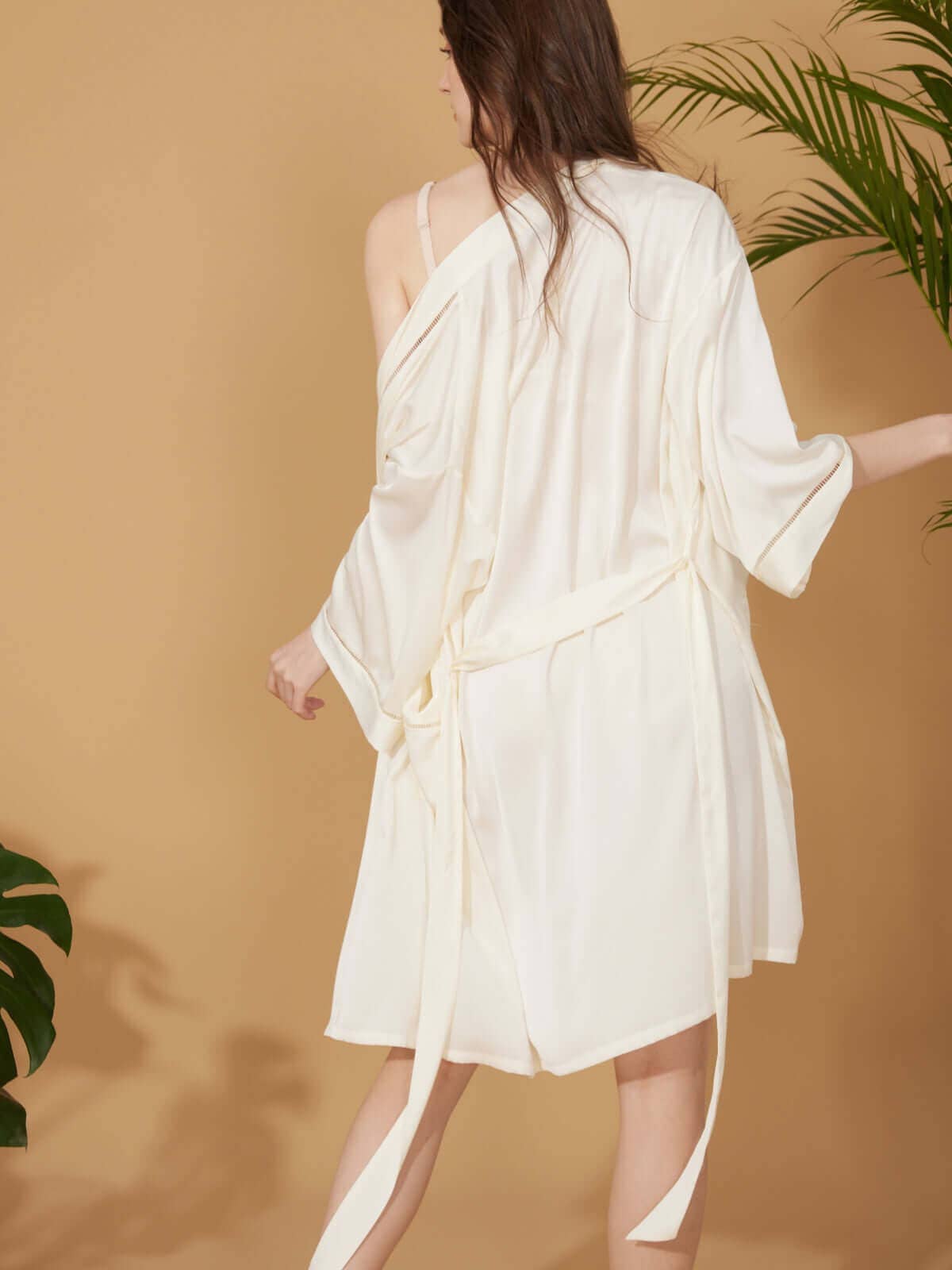 Ulivary – wholesale Morgonrock - Dam – Elegant kort morgonrock med urholkade detaljer och fickor10