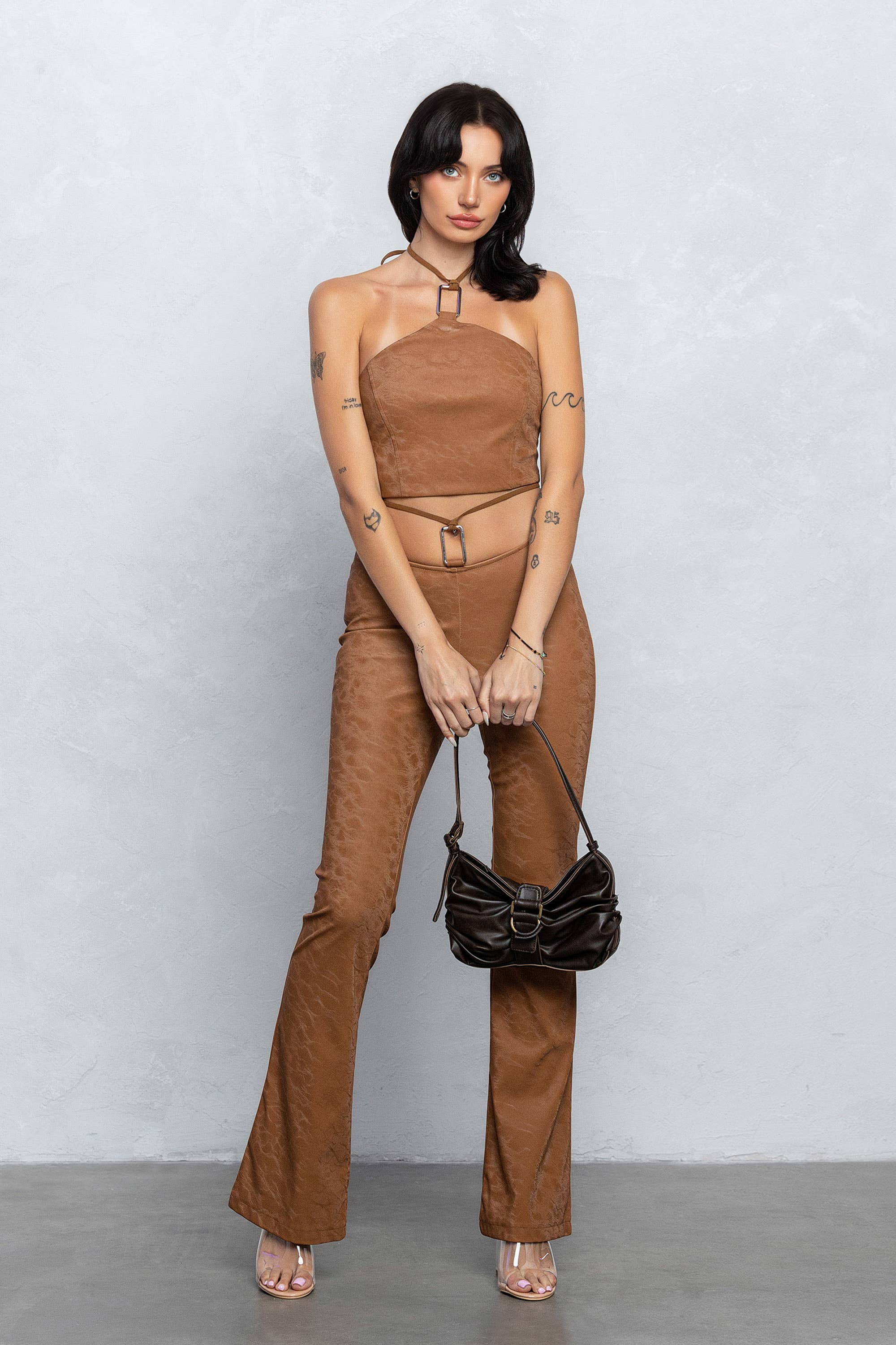 No Vacancy - Vente Ensemble haut et pantalon (PAS d'intérieur) - Femme - Ensemble haut à boucle carrée et pantalon évasé en similicuir7