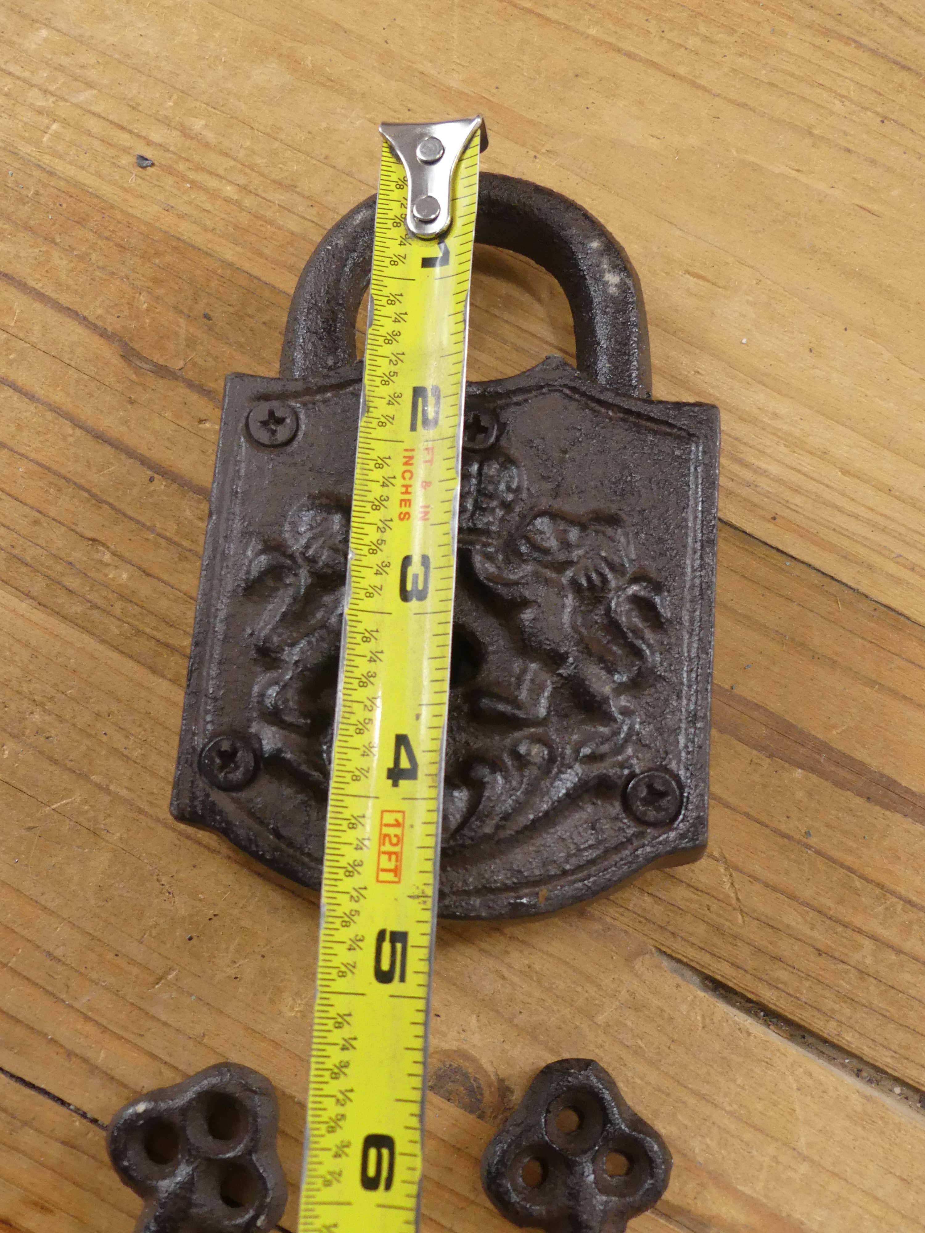 Midwest Craft House - Wholesale Decorative Tabletop Object - LARGE CAST IRON LOCK AND KEY SET (PROP)5