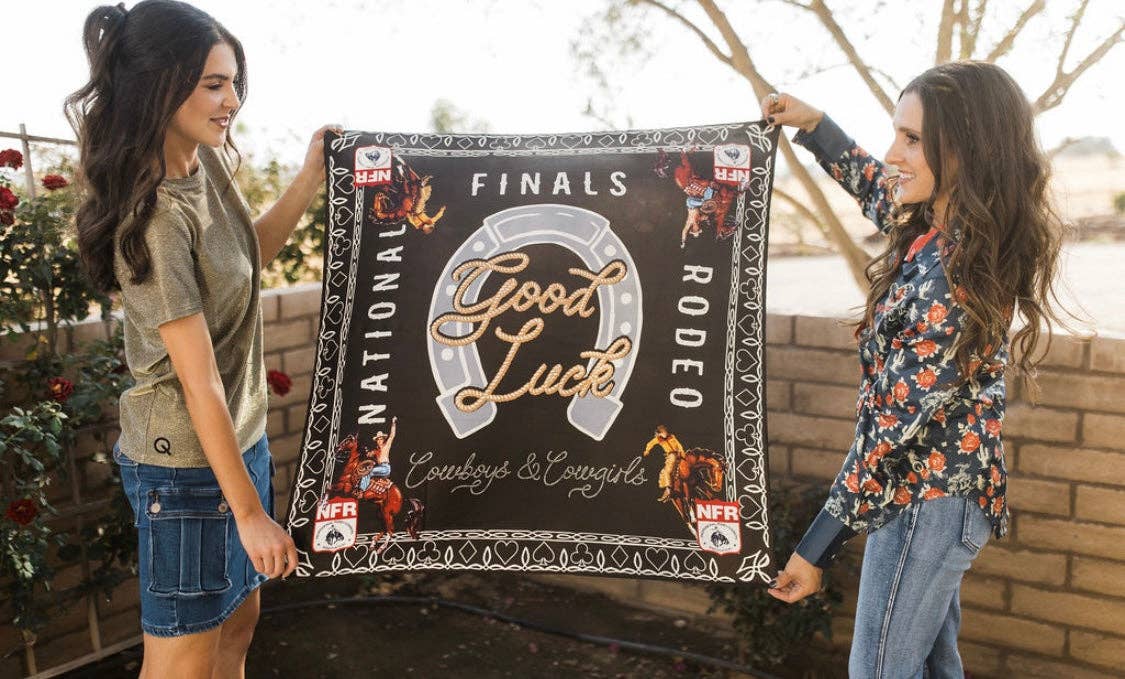 Rodeo Quincy – Großhandel Flagge – NFR Glückshufeisen Wilder Schal