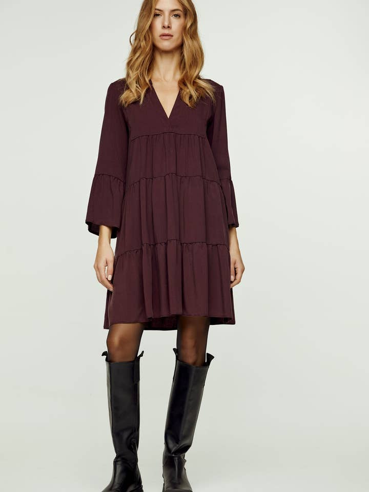 Robe anthracite en tencel avec coutures froncées, manches cloche ¾ pour la vente par conquista