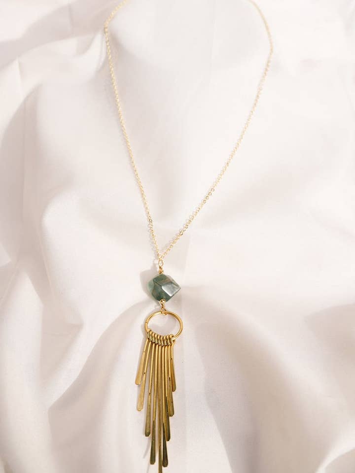 Collana dichiarativa in cristallo di agata verde per la vendita all'ingrosso da parte di Asher Grey