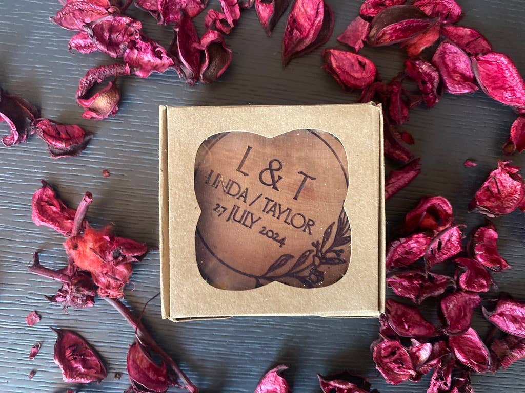WoodCraftHaven - Vente Sous-verre - Sous-verres en bois fabriqués à la main : des cadeaux de mariage pour votre magasin6