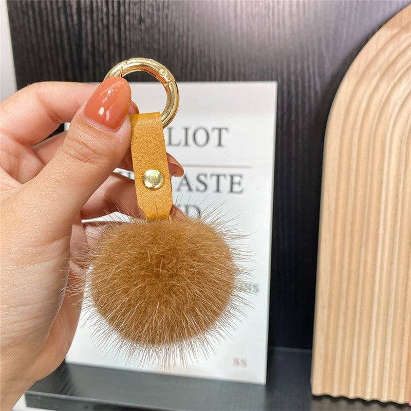 FurDecoration – Großhandel Schlüsselanhänger – Damen – Schlüsselanhänger aus flauschigem Nerzfell in Kugelform für Autoschlüsseltasche9