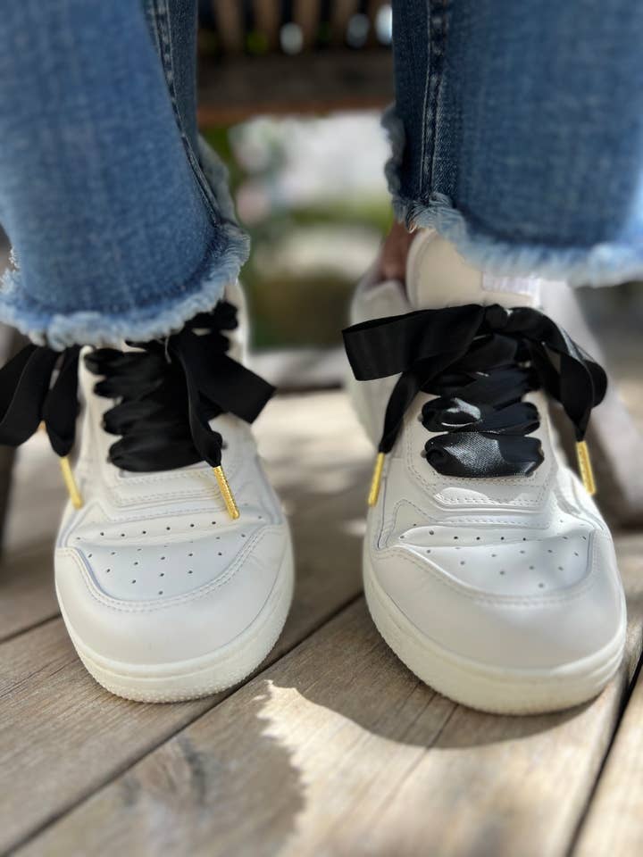 The Shoelace Brand - Wholesale Shoelaces – Women’s - Black Silk Shoelaces with Gold Metal Tips - Swedish design3