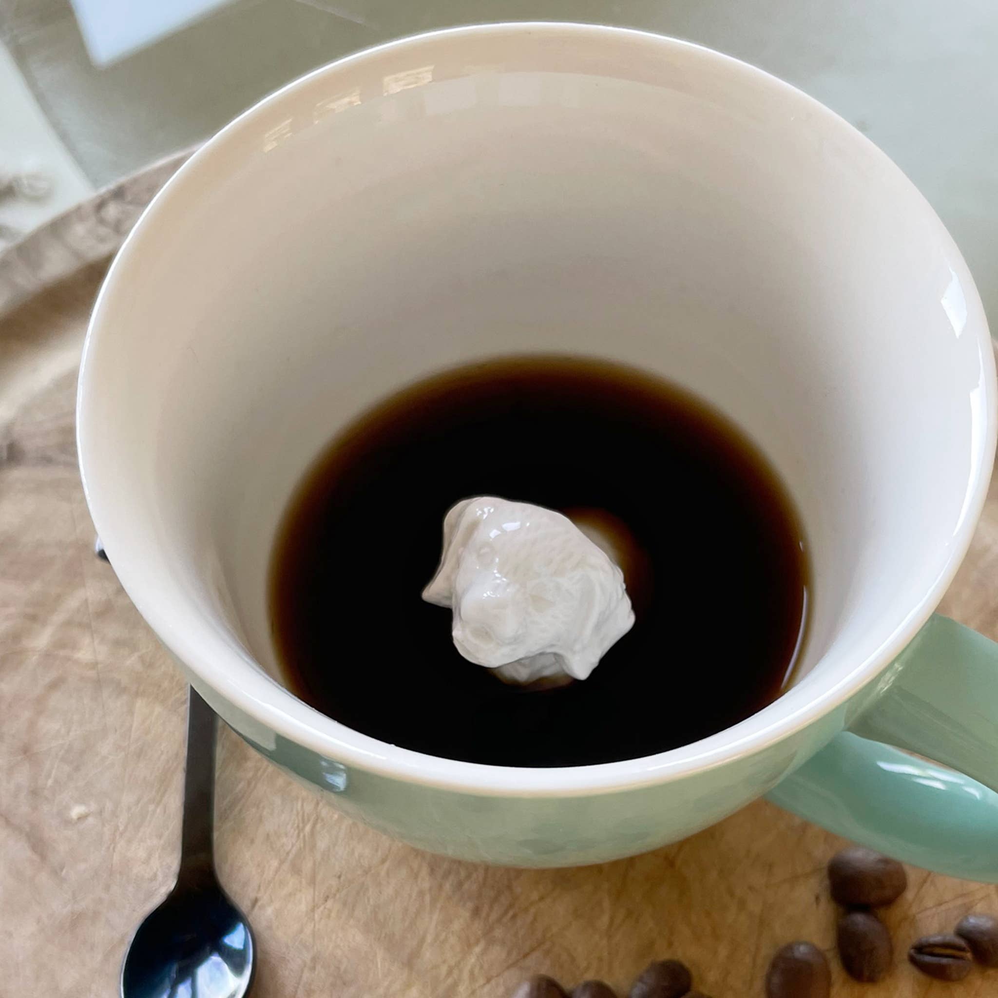 Verde Aqua Cão | Caneca de Surpresa em Cerâmica (325 ml Verde Água) para venda a revendedores na Faire5