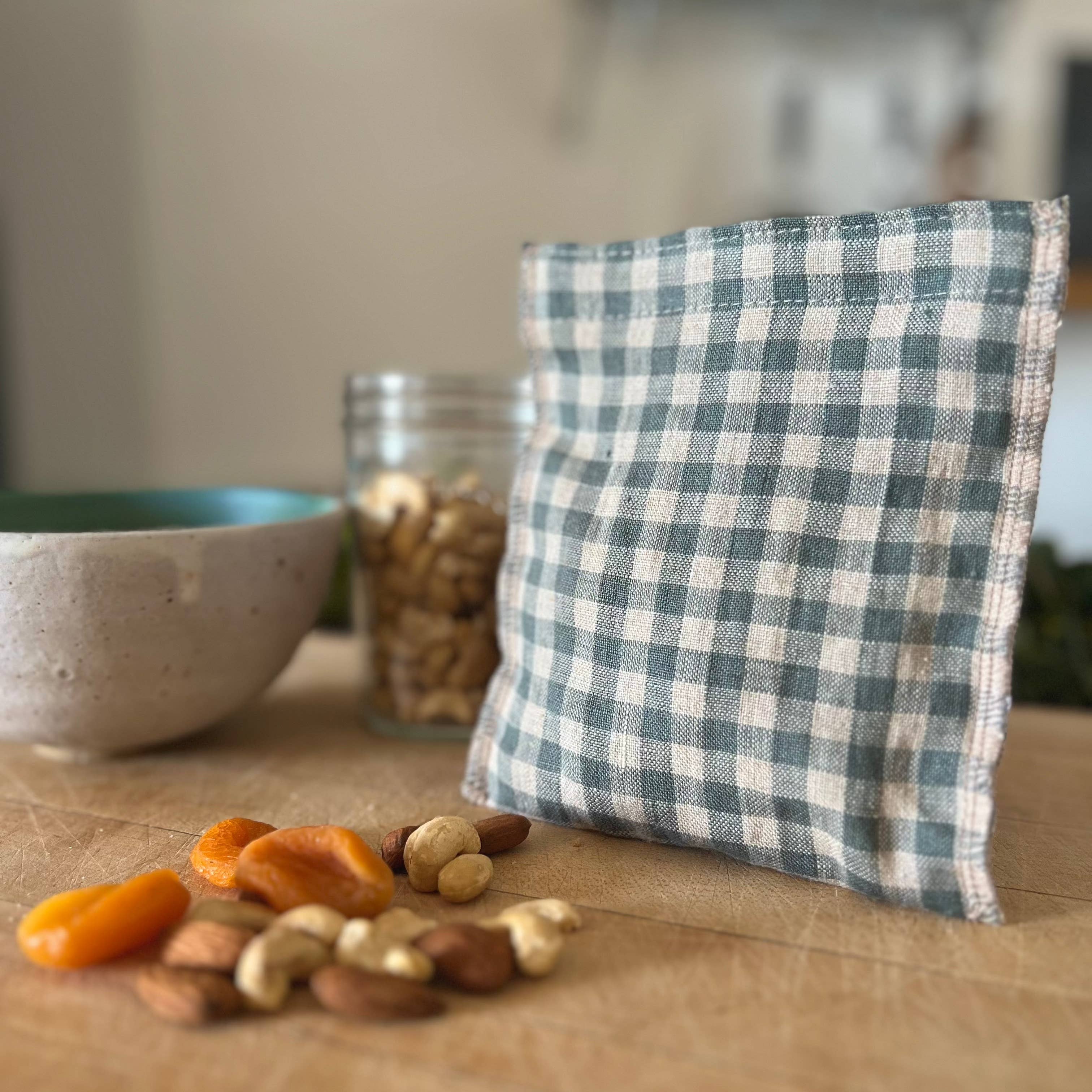 Helen Round - hand printed linen (US Duties Paid) – wholesale Food storage wrap/bag – Linen Snack Bag, Food Grade Waterproof Lining, Green Check2