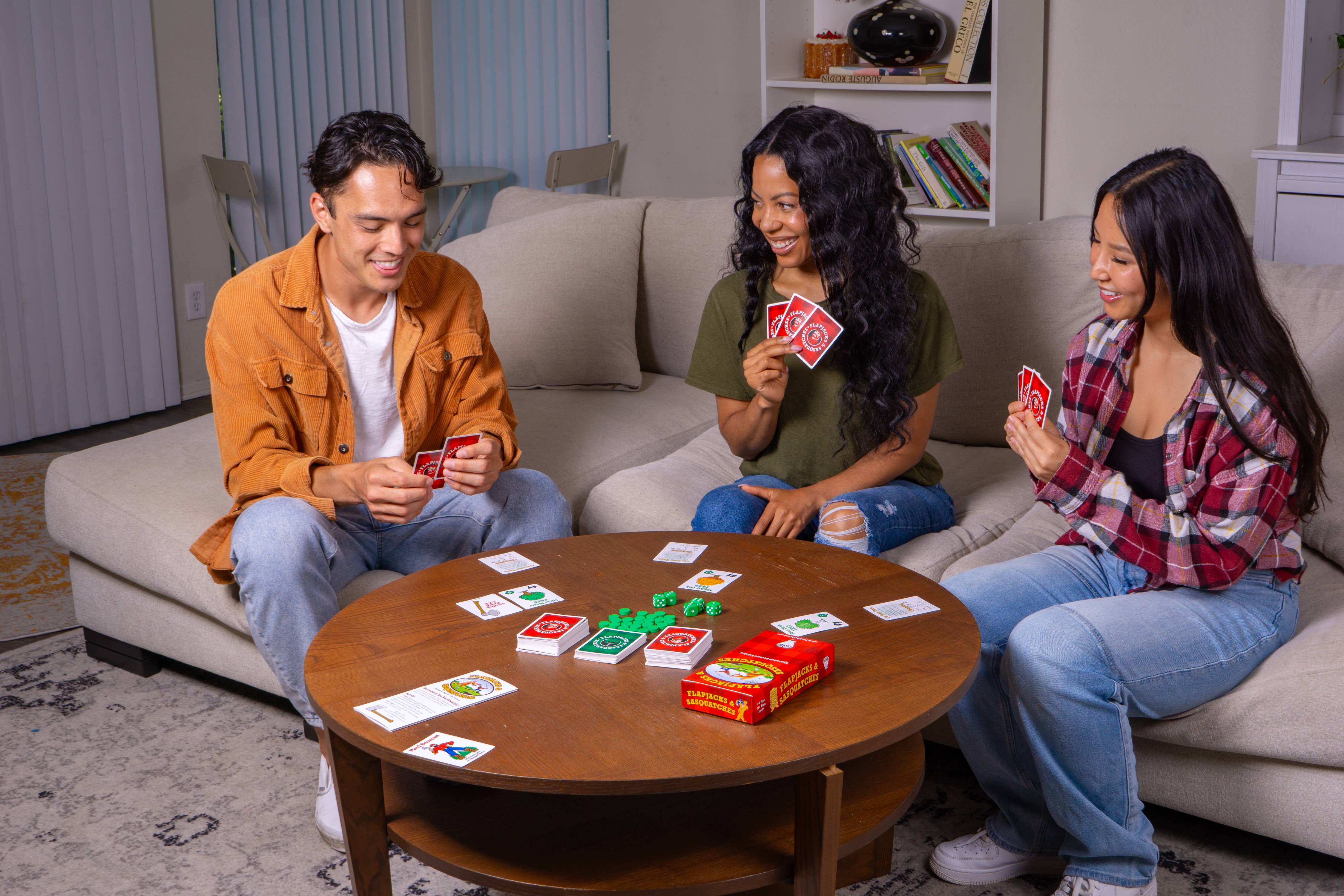 Left Justified Studio & Prolific Games - Wholesale Kaartspel - Flapjacks & Sasquatches — Een houthakkerskaartspel voor het hele gezin9