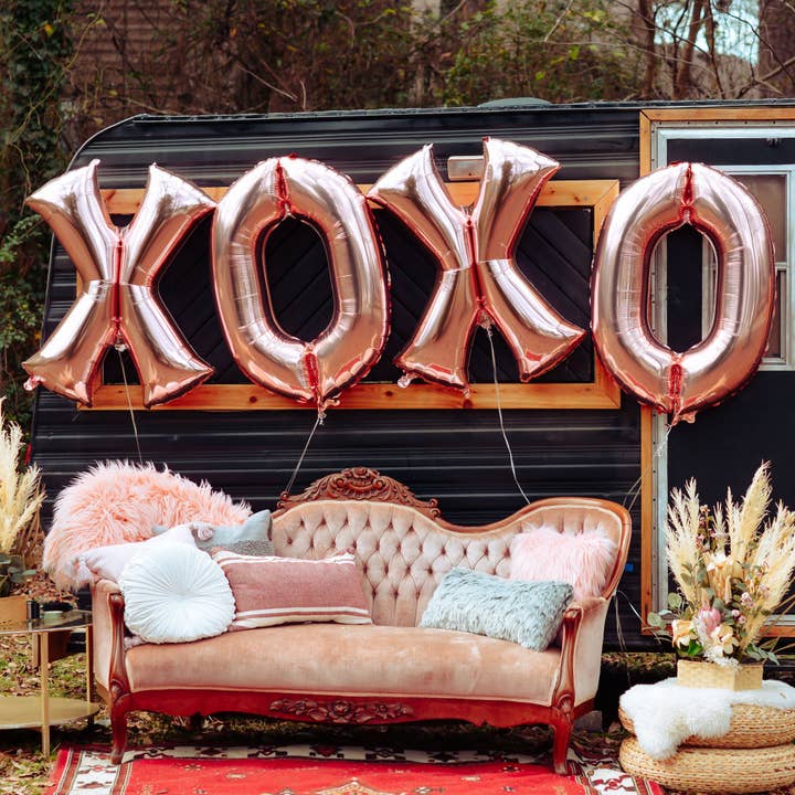 Zoey Christina - Wholesale Balloon - Jumbo Rose Gold XOXO Foil Letter Balloons