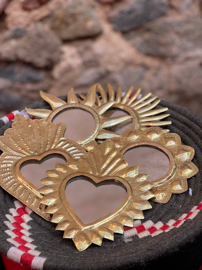 NOMAD BY LIV - Vente Miroir mural - Miroir classique en laiton en forme de cœur2