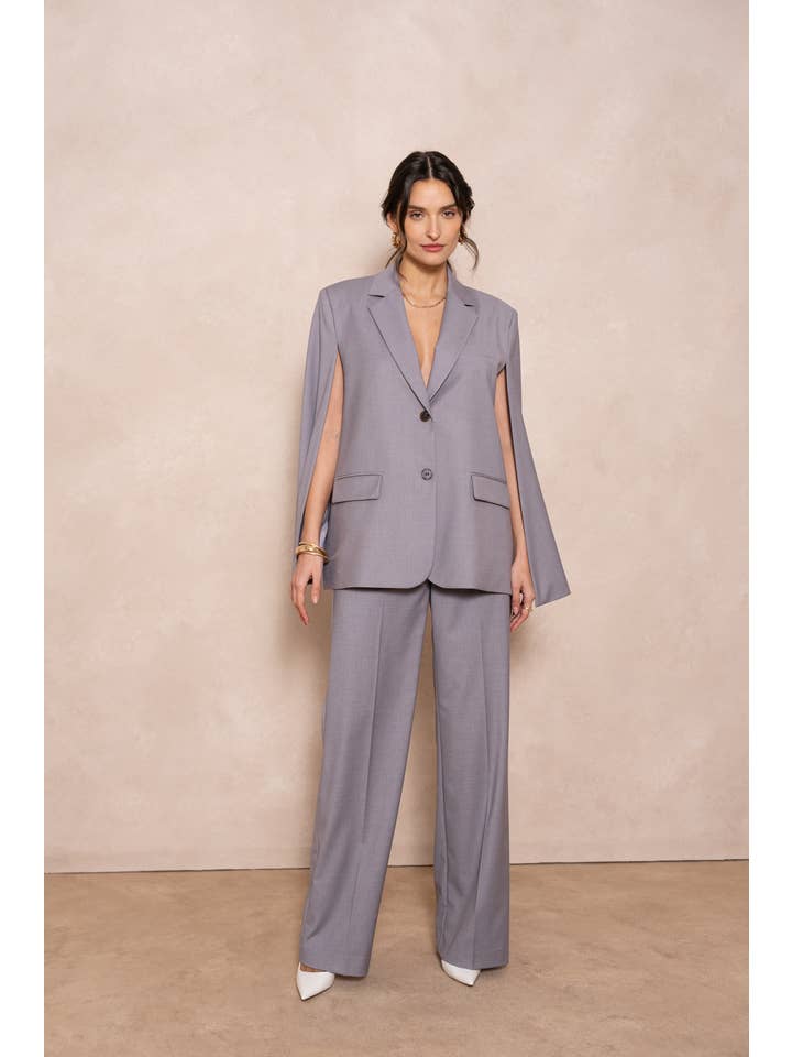 Attentif Paris – Blusão - Mulher por atacado – Casaco capa oversized com corte estruturado1