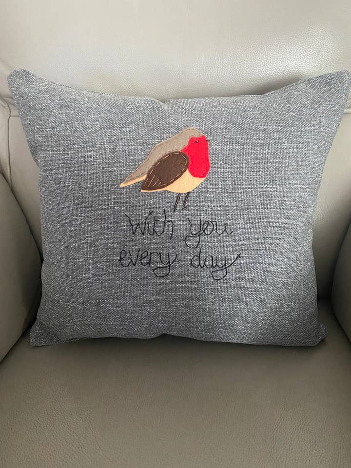 ROBIN - COM VOCÊ ALMOFADA TODOS OS DIAS por atacado de MaterialGirlbyRhian