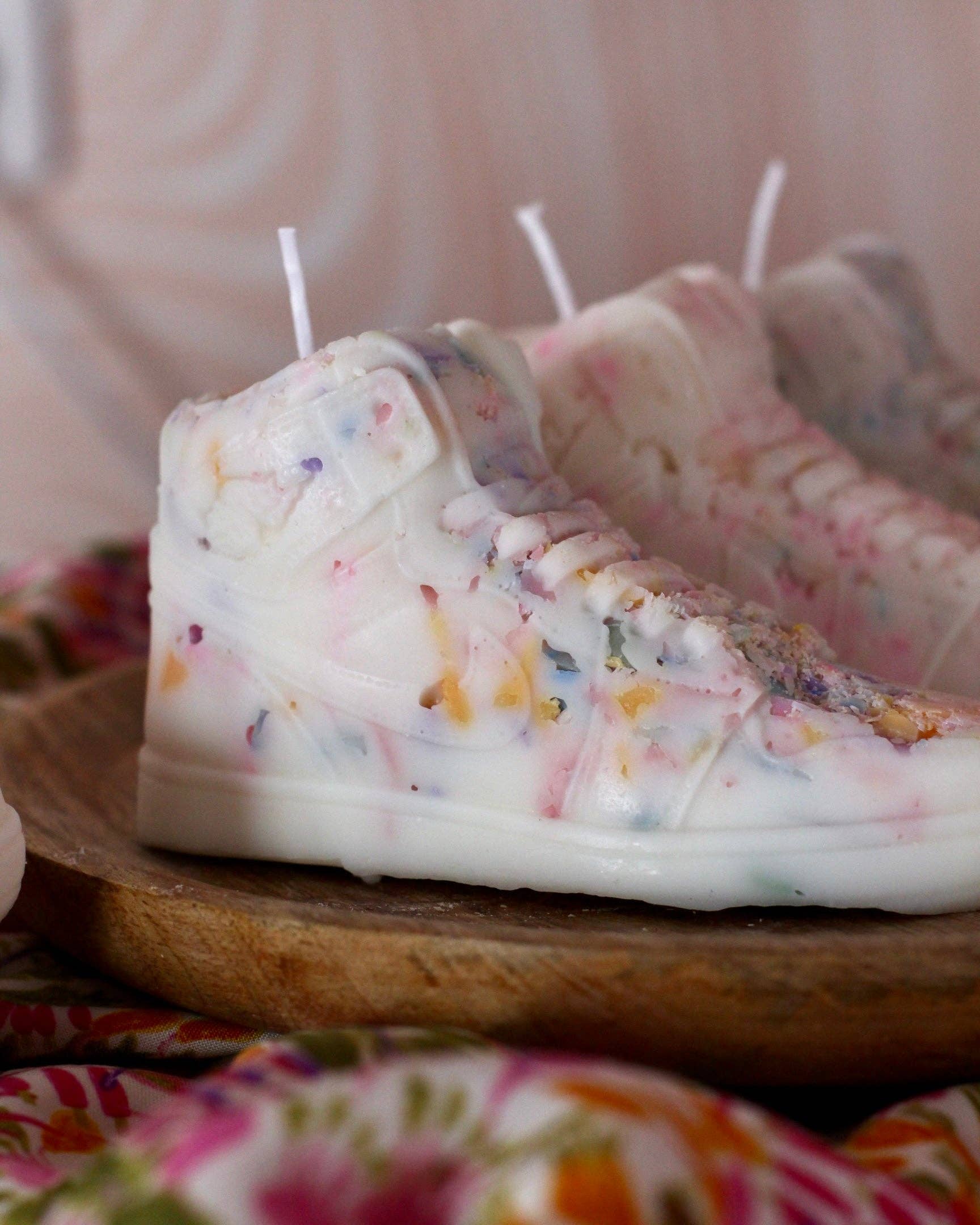 Meet me at the corner - Vendita all'ingrosso Candele regalo - Candela a forma di sneaker effetto terrazzo multicolore14