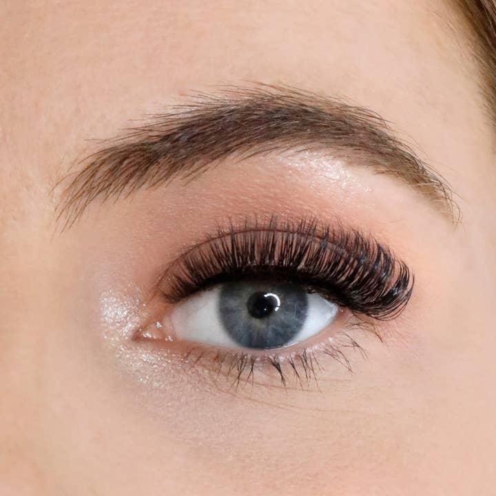 Lola's Lashes – wholesale False/fake eyelashes – L.W.I Goal Digger Russian Magnetic Lashes